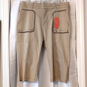 Flamingo Shop‎ Women's Size XXL Tan Knee-Length Shorts w/Contrast Stitching NWT
